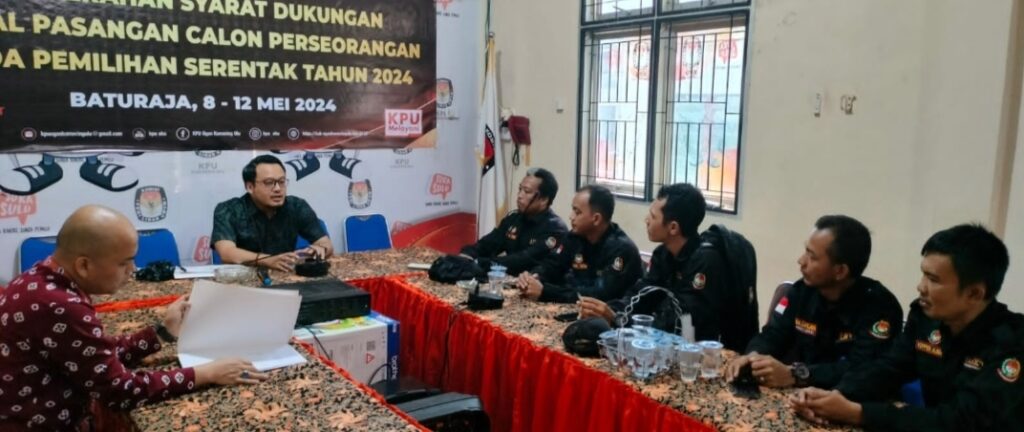 Sebagai Pemantau Pilkada, LSM Sakti Terima Sertifikat Dari KPU Kabupaten OKU