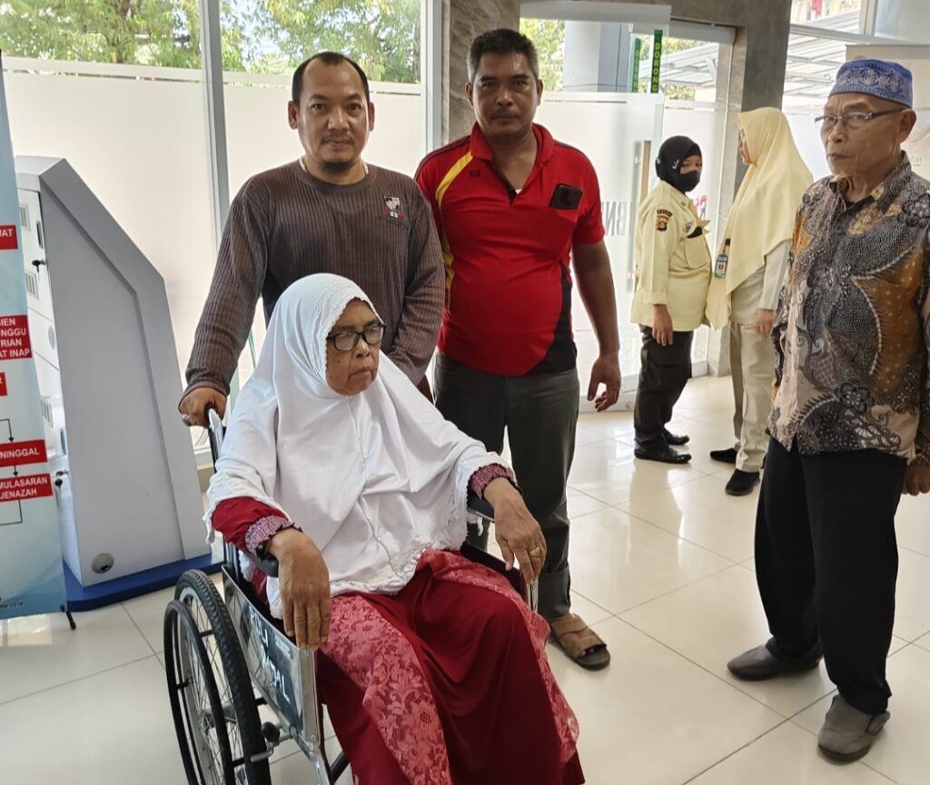 LAGI LAGI. (DPC) LSM ELANG MAS (OKU) PERDULI SOSIAL KEPADA WARGA (OKU) YANG MEMBUTUKAN NYA