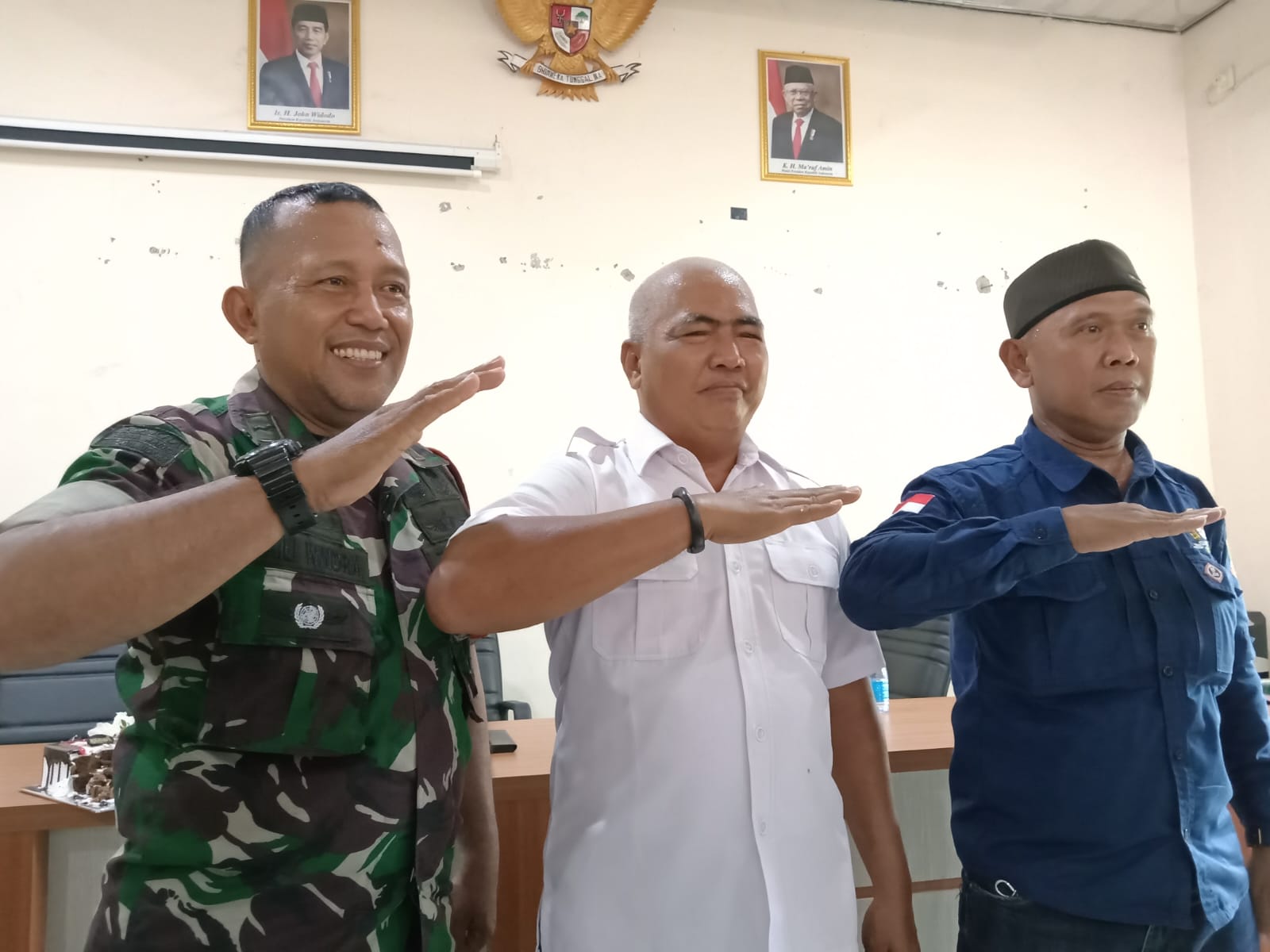 H.JUNAEDI SH. Kepala Desa Wadas , Kecamatan Telukjambe Timur  , menggelar Rapat Minggon Rutin Desa dan Sekaligus Syukuran Atas Bertambahnya Jabatan