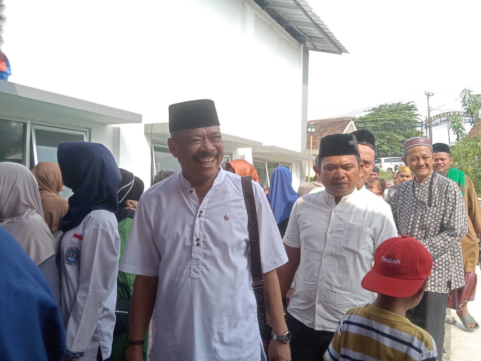 Kepala Desa ParungMulya ,Hanapi sangat bahagia sampai bernazar jika SK sudah di terima akan menyembelih seekor sapi sebagai tanda syukur kepada sang pencipta