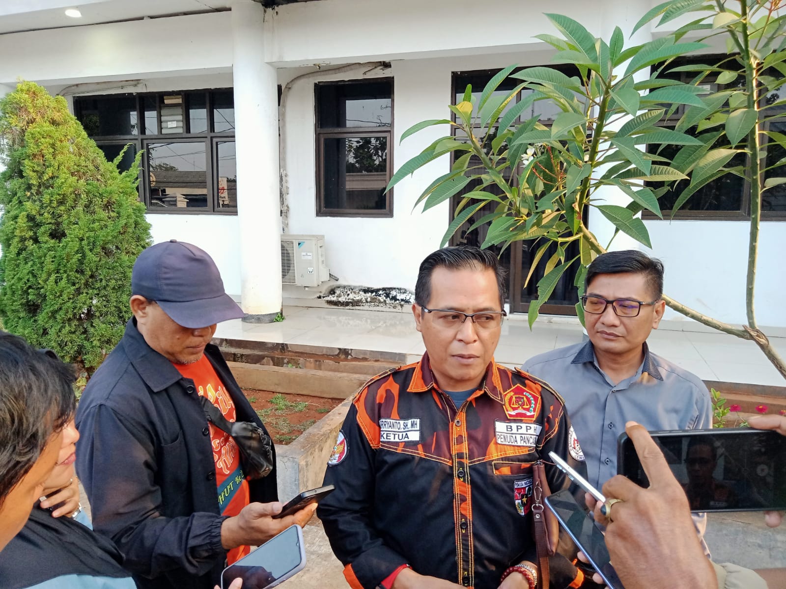 Komisi I DPRD : Dalam Waktu 2 Minggu Pemkab Karawang Tidak Bisa Menunjukan Bukti Pembayaran ,Maka Harus Segera Lakukan Pembayaran Kepada Pemilik Lahan !!!