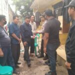 Kapolres Metro Bekasi Kota Berikan Santunan kepada Orang Tua dari Korban Pembunuhan Bocah di Bekasi