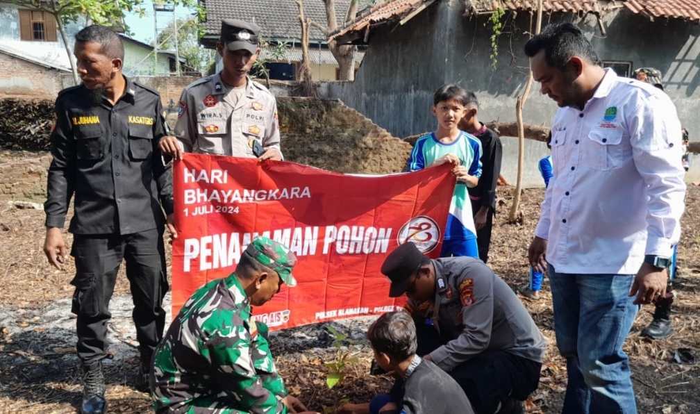 Polsek Blanakan Tanam 100 Pohon Mangrove dalam Rangka Hari Bhayangkara Ke-78 Rabu 26 Juni 2024