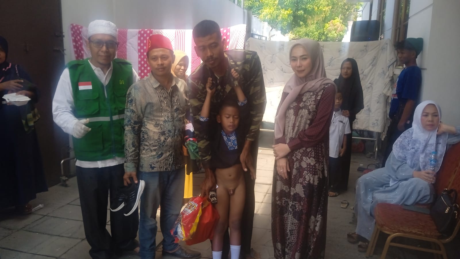 Sunatan masal dan santunan rutin tiap tahun dilaksanakan oleh keluarga besar hj cucu Saodah dan h.edi sutono setiap tanggal 10 Muharram