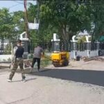 Masyarakat Dusun Perum Karaba Indah melakukan kerja bakti