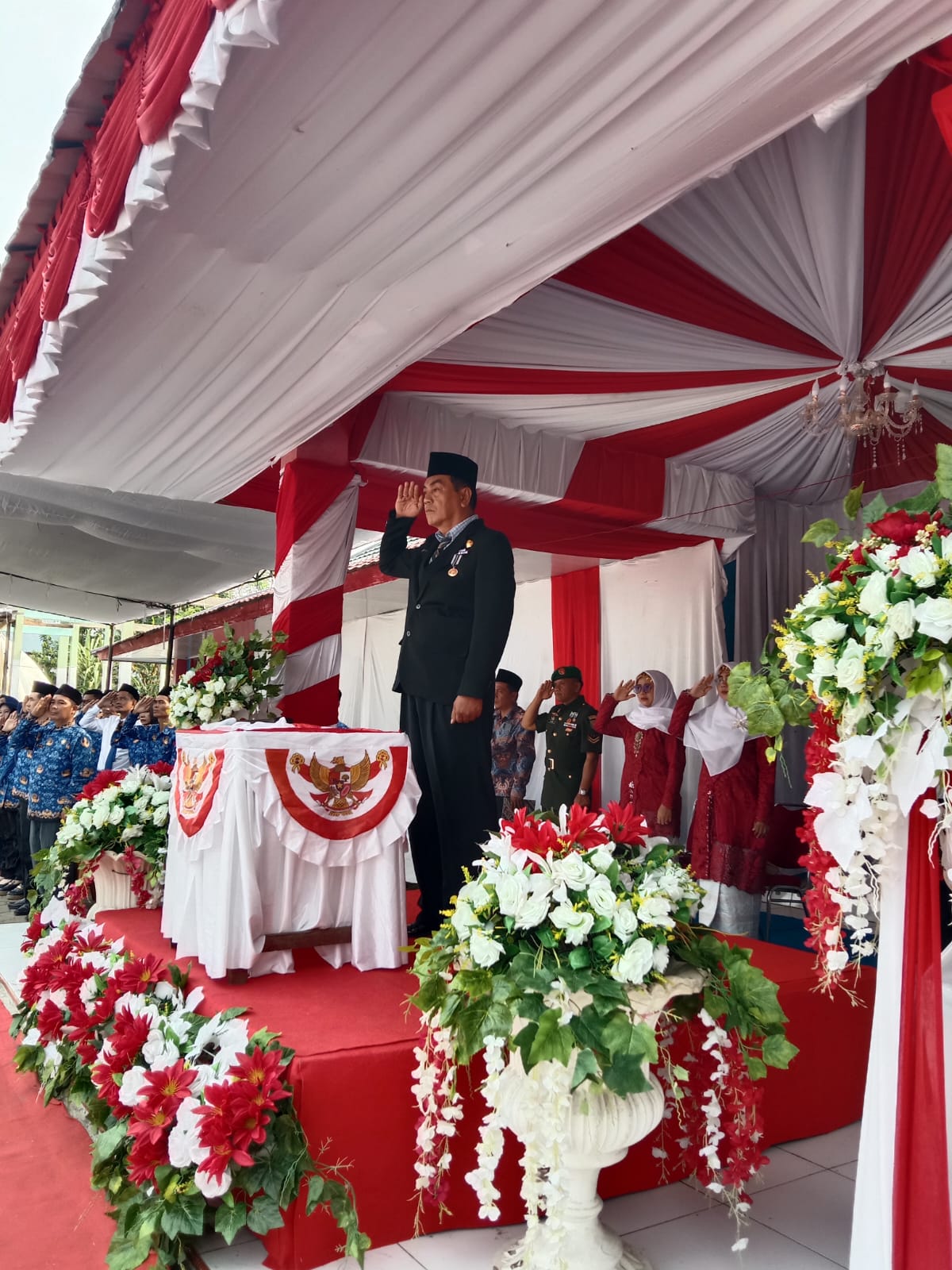 Upacara Penurunan Bendera 17 Agustus di Kecamatan Lintang Kanan Berlangsung Khidmat