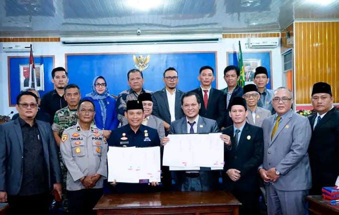 DPRD Kabupaten Empat Lawang Gelar Rapat Paripurna Mendengarkan Laporan Banggar dan Penandatanganan Nota Kesepakatan