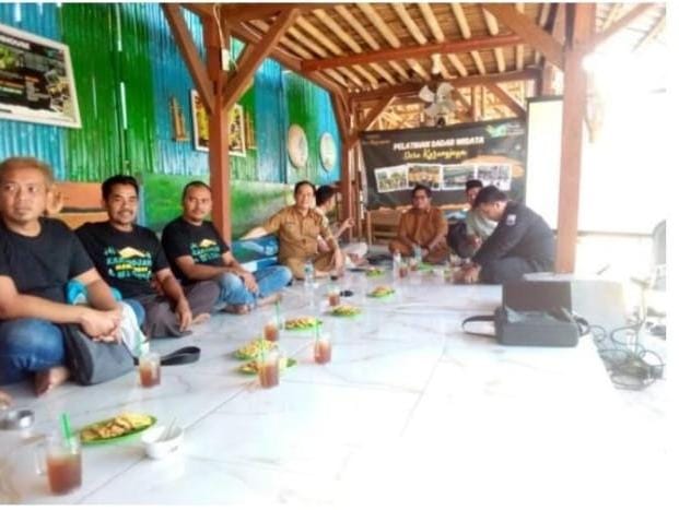 Dinas Pariwisata Dan Kebudayaan Kabupaten Karawang Gelar Pelatihan Sadar Wisata Di Desa Karangjaya