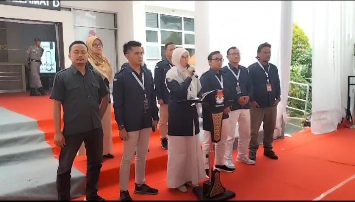 Hari pertama pendaftaran Calon Bupati dan Wakil Bupati 27 – 29 Agustus 2024, Kantor Komisi Pemilihan Umum belum didatangi pasangan Calon Bupati dan Wakil Bupati