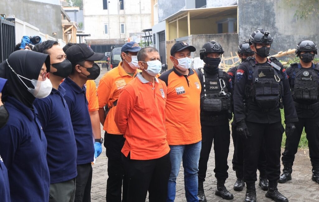 Ngopi Kamtibmas dan Penyuluhan Bahaya Narkoba di RW. 011, Bekasi Timur