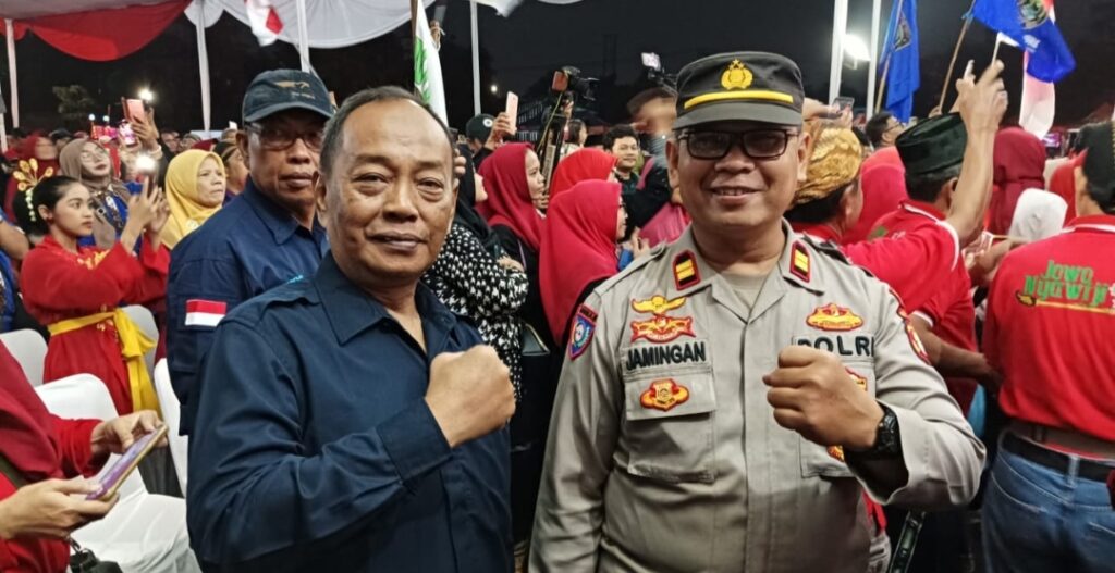 Meriahkan HUT RI, Pagelaran Wayang Kulit Jowo Ngawiji Hibur Warga Mustikajaya