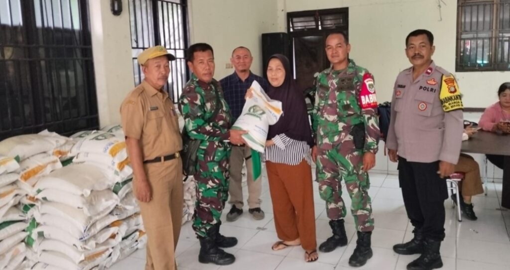 Tiga Pilar Amankan Pendistribusian Bantuan Pangan Cadangan Beras di Kelurahan Marga Mulya