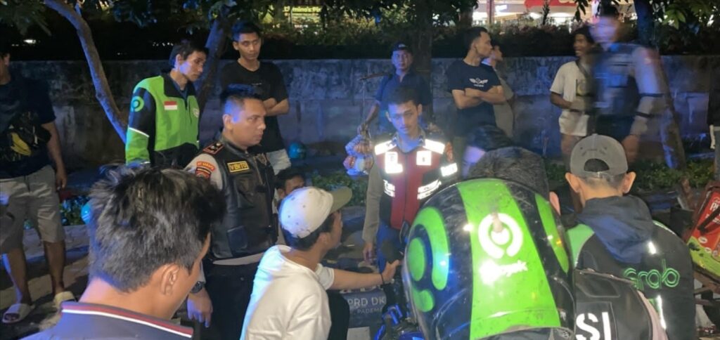 Gagalkan Tawuran Di Jaktim Polisi Tangkap 8 Remaja, Sejumlah Celurit Disita