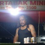 Profil Penjual Martabak mini yang berpenampilan seperti Preman namun memiliki sikap yang sopan