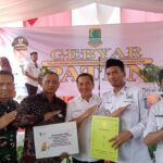 Desa Suka makmur mendapatkan sertifikat sebagai Desa mandiri yang di serahkan oleh Bupati H Aep Syaepullah.