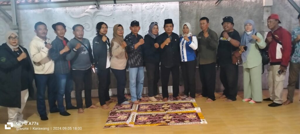 Endang Macan Kumbang akan menerjunkan 15 ribu pengangguran di Karawang untuk melakukan aksi damai ke kantor Pemerintah Kabupaten Karawang