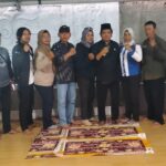 Endang Macan Kumbang akan menerjunkan 15 ribu pengangguran di Karawang untuk melakukan aksi damai ke kantor Pemerintah Kabupaten Karawang