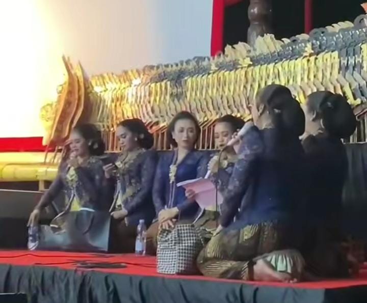 Dalam Rangka HUT  Karawang Yang Ke 391 Pemkab Kab Karawang mempersembahkan Pagelaran Wayang Kulit Tiga Dalang