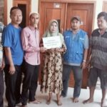 Komunitas Anduk Merah Indonesia Serahkan Santunan Kepada Ahli Waris
