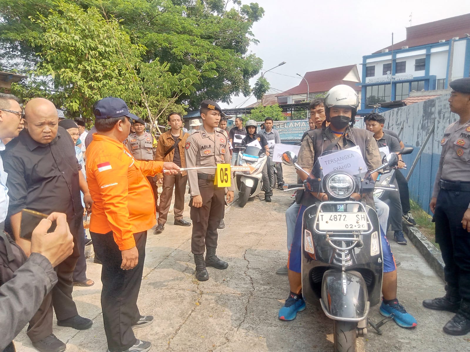 Polres Karawang Gelar Rekonstruksi Kasus Penganiayaan Anggota Banser dan Pengurus PCNU