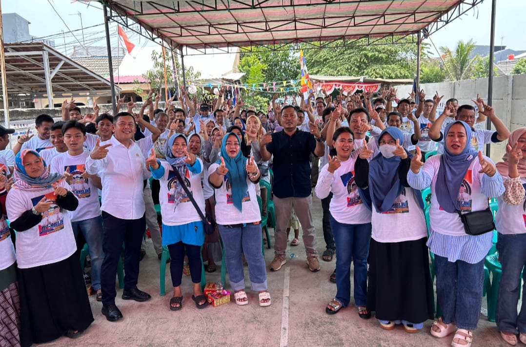 masyarakat Karawang tampak antusias berbondong-bondong mengikuti acara sosialisasi Aep Maslani yang digelar di berbagai desa.