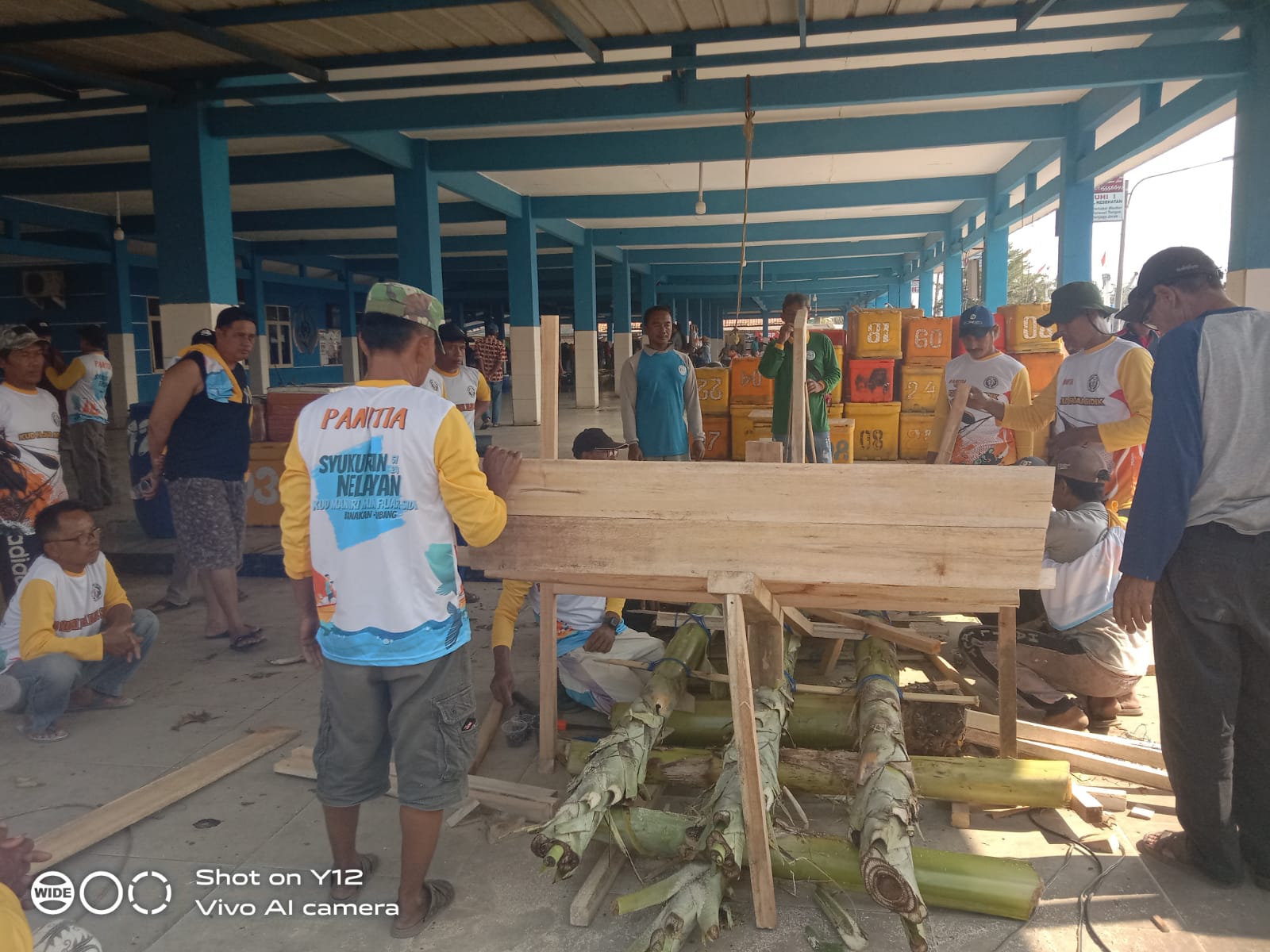 Dalam Rangka Ruat Laut/Syukuran Nelayan ke 57 KUD Mandiri Mina Fajar Sidik Blanakan,Panitia Persiapkan Merakit Dongdang.