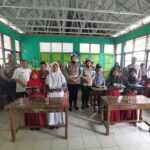 Wujudkan Program Presiden, Polsek Klari Polres Karawang Bersama Muspika Klari Bagikan Makan Siang Bergizi Di SDN 3 Anggadita