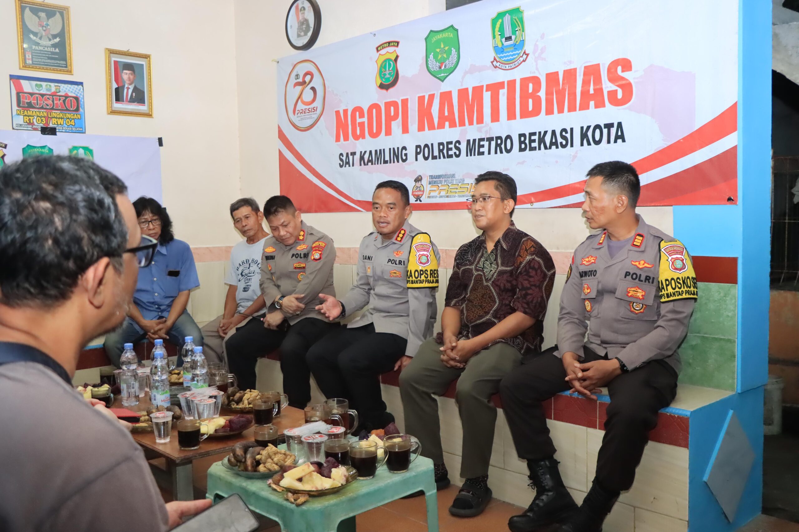 Kapolres Metro Bekasi Kota Serap Aspirasi Warga Jaka Setia Melalui Ngopi Kamtibmas