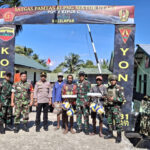 Bangkitkan Semangat Olahraga, Satgas Pamtas Statis Yonif 131/BRS Berikan Bantuan Alat Olahraga Kepada Warga Perbatasan