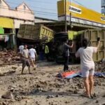Kecelakaan maut terjadi di kota subang mobil truk bermuatan material mengalami rem blong