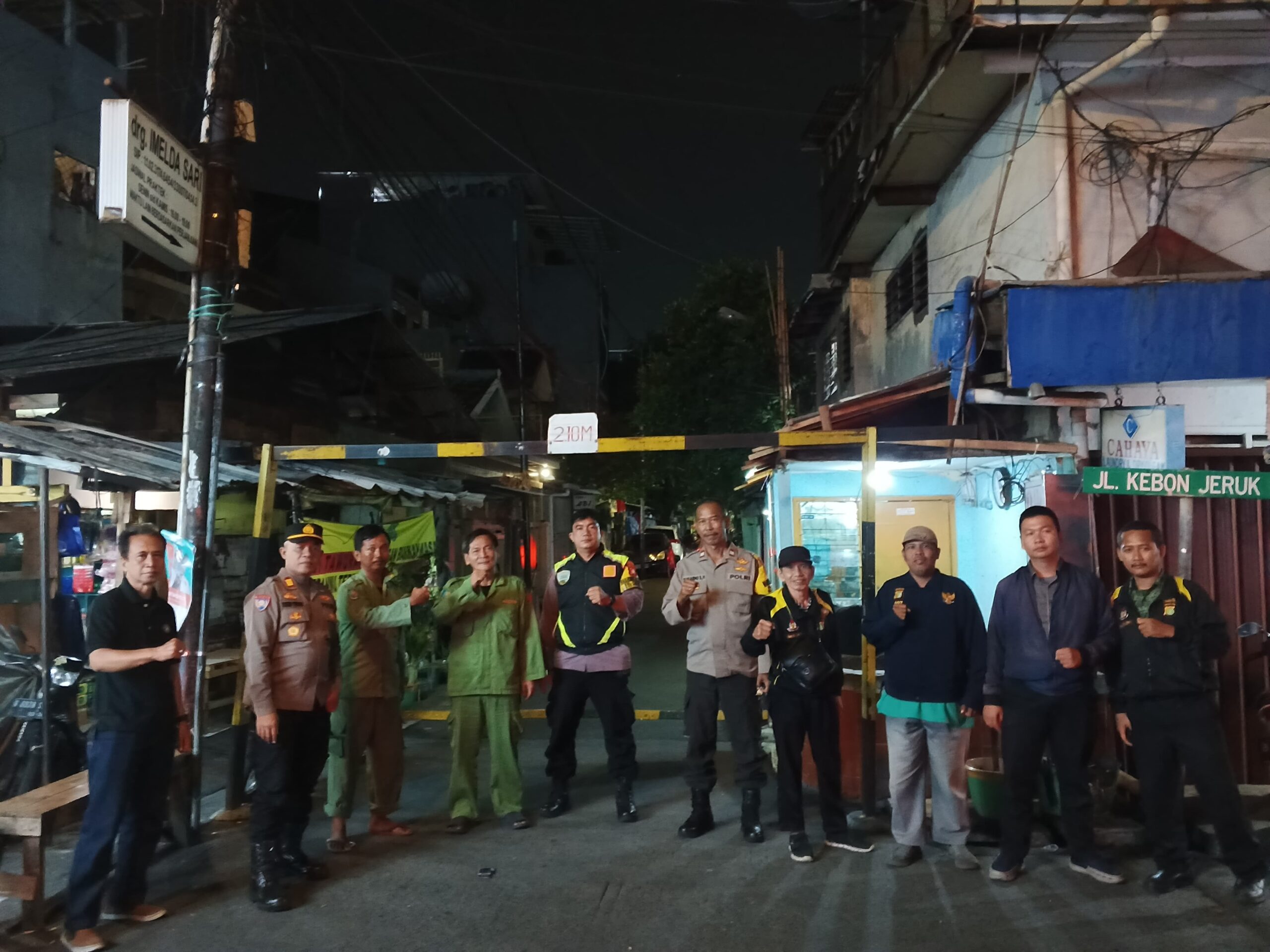 Cegah Tawuran dan Kejahatan Malam Hari, Polsek Metro Tamansari Gelar Patroli Malam di Wilayah Rawan