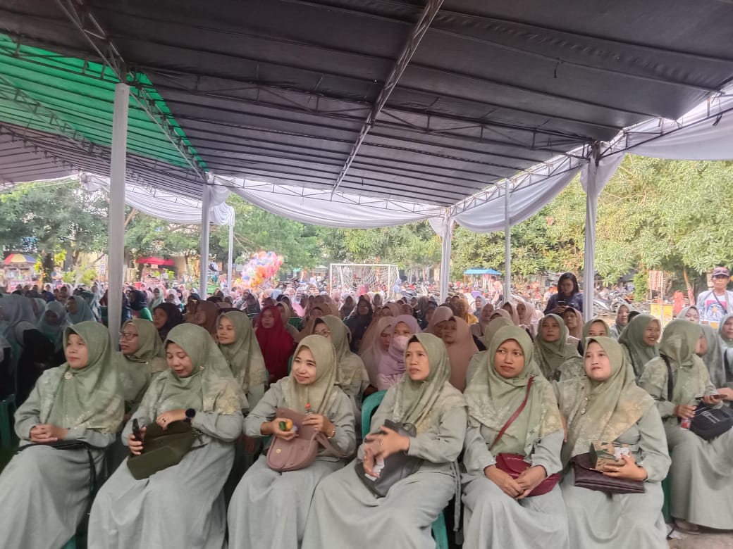 Silaturahmi dan Doa Bersama dalam Tabligh Akbar di Desa Teluk Jambe