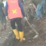 Prihatin Dengan Sempitnya Jalan Blanakan Ciasem Dewan H.Adik Buat TPT Di Sepanjang Jalan