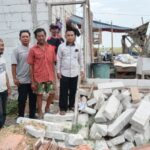 DPP LSM ELANG MAS Bangun Rumah Pak Tasim Yang Roboh Diterjang Angin Puting Beliung