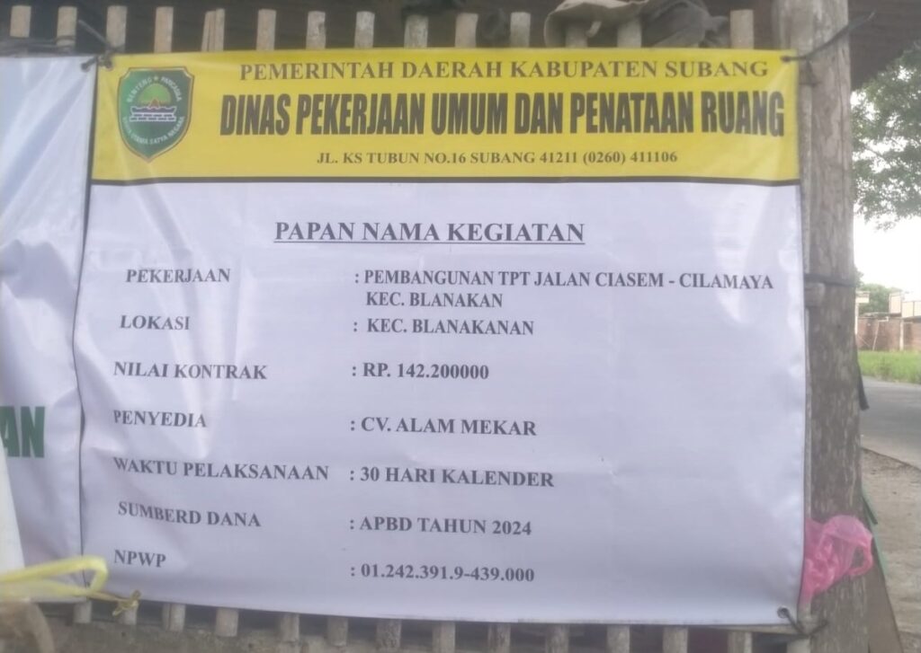 Prihatin Dengan Sempitnya Jalan Blanakan Ciasem Dewan H.Andik Buat TPT Di Sepanjang Jalan