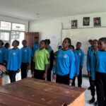 Kreativitas Satgas Mobile Yonif 323, Latihkan Pemuda-Pemudi Papua Bernyanyi dan Bermain Musik