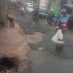 BEKAS PERBAIKAN PIPA PDAM JALAN MENJADI RUSAK DAN SERING TERJADI KECELAKAAN DI JALAN KOPI RT 02 RW 04 KP.CITRASARI ,DESA.CIWARENG