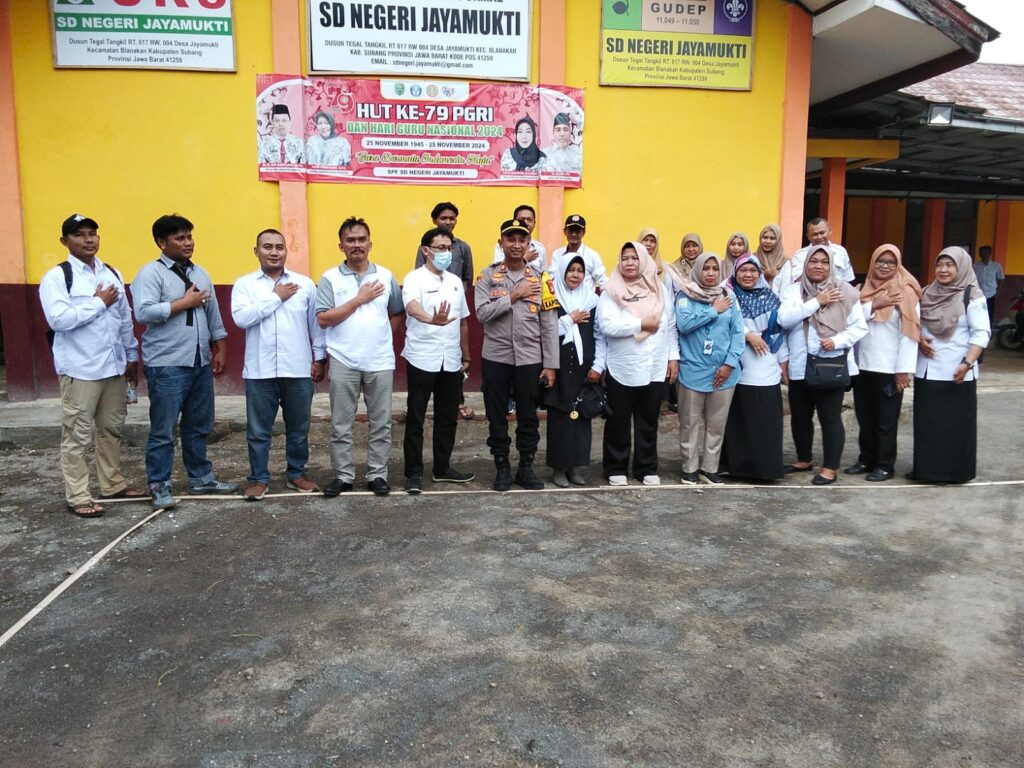 Kapolsek Blanakan Bersama Kadisdik P5a Memberikan Motivasi Kepada Tenaga Pendidik SDN Jayamukti Kec Blanakan