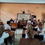 Kapolsek Blanakan Bersama Kadisdik p5a Memberikan Motivasi Kepada Tenaga Pendidik SDN Jayamukti