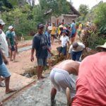 Masyarakat Dusun Tonrong Desa Terasa Kecamatan Sinjai Barat Kabupaten Sinjai lagi-lagi melakukan pengecoran jalan secara swadaya,
