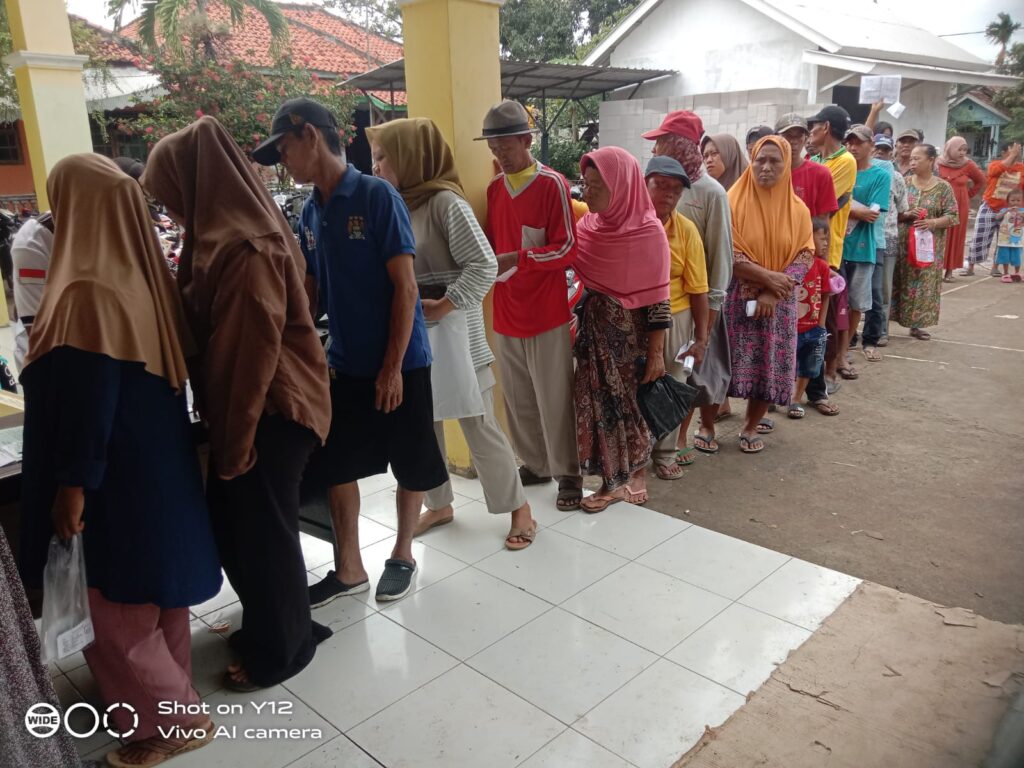 Hari Ke Dua PT.Pos Indonesia Persero Unit Blanakan Salurkan Bansos Pangan Beras Periode Bulan Desember