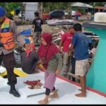 Lindungi dan Layani: Satpolairud Polres Pelabuhan Makassar Bantu Lansia dan Anak di Dermaga Paotere