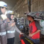 Ayo Pakai Helm! Satlantas Polres Pelabuhan Makassar Ajak Warga Berkendara Aman