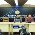 SIKAP MAHKAMAH AGUNG TERHADAP PENANGKAPAN, PENETAPAN TERSANGKA DAN PENAHANAN HAKIM R OLEH KEJAKSAAN AGUNG