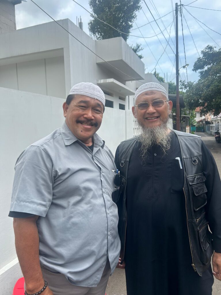 Prof.Dr.KH.Sutan Nasomal,SH.MH Pakar Hukum Internasional dan Dewan Pakar DPP LSM ELANG MAS Meminta Mentri Agama Tindak Ponpes RR Banyu Wangi Jawa Tengah Tahan Ijazah Santri. 