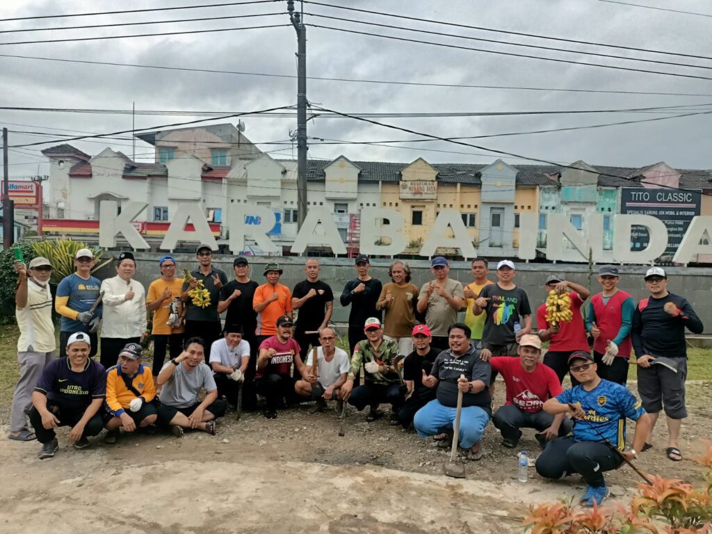 Kegiatan Rutin Forum Masyarakat Karaba Bersatu Ngobrol Santai Dan Kerja Bakti