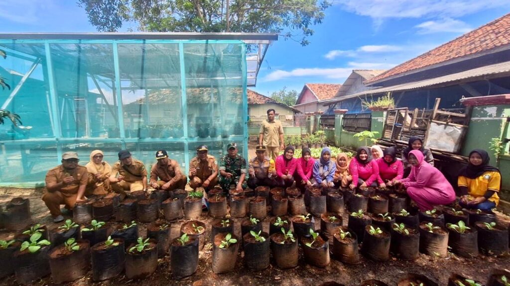 Dukung Ketahanan Pangan dan MBG, Polsek Blanakan Subang Launching Penguatan Program Pekarangan Pangan Lestari