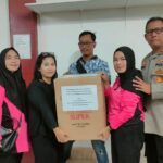 Bakti Sosial Pembagian Makan Gratis dan Pembagian Pakaian Layak dan Pembagian Layak Pakai oleh Polsek Kramatjati Metro Jakarta Timur