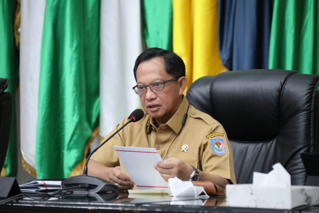 Pastikan Cadangan Pangan Terpenuhi, Mendagri Imbau Perum Bulog Serap Hasil Panen Petani