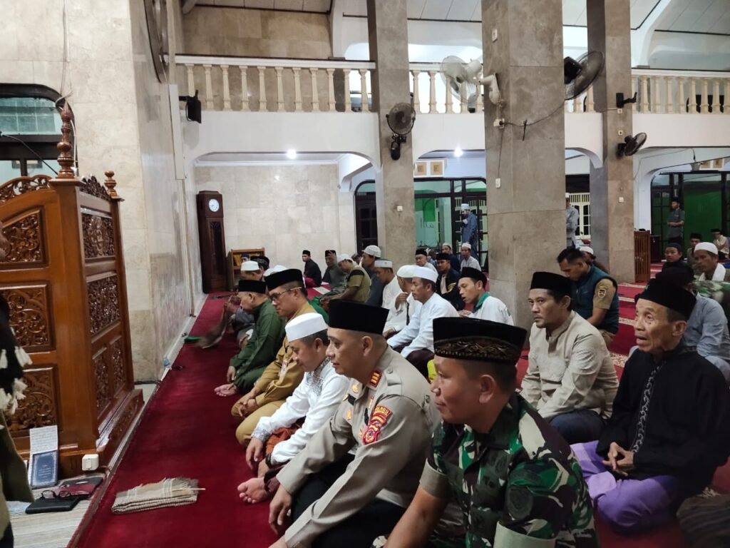 Melalui Safari Ramdhan, Polisi Di Purwakarta Bangun Kedekatan Dengan Masyarakat